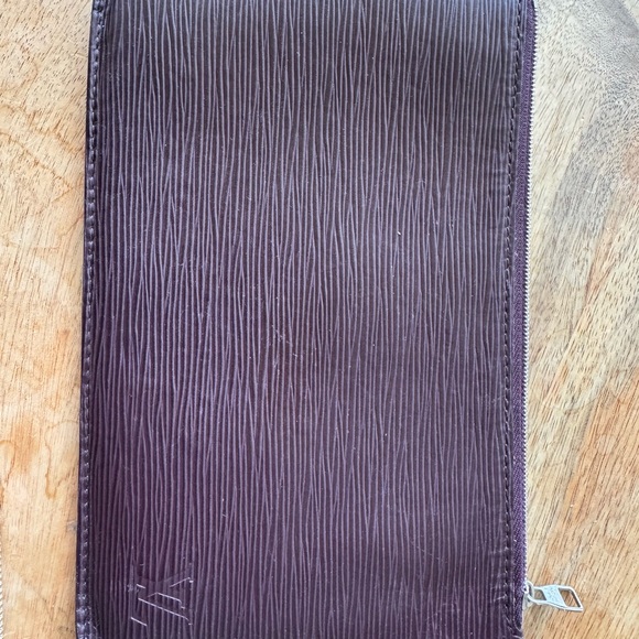 LOUIS VUITTON EPI LEATHER CLUTCH WRISTLET - Picture 3 of 11